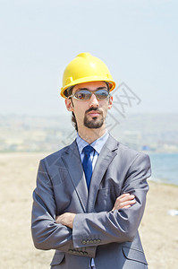 海边滩上的石油工程师背景图片
