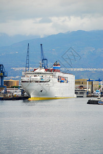 港口的工业船图片