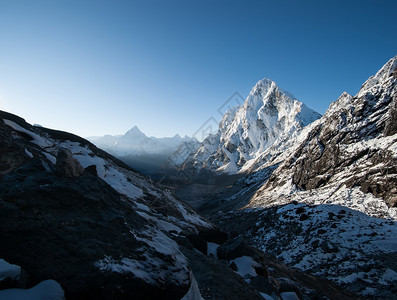 清晨在喜马拉雅山的清晨ChoLa图片