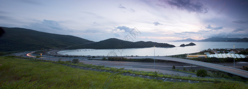 日落时的香港公路图片