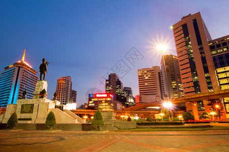 曼谷市中心在晚上曼谷泰国图片