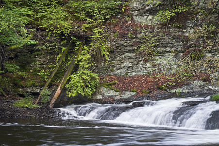 宾夕法尼亚波科诺山的隆达斯基瀑布附图片