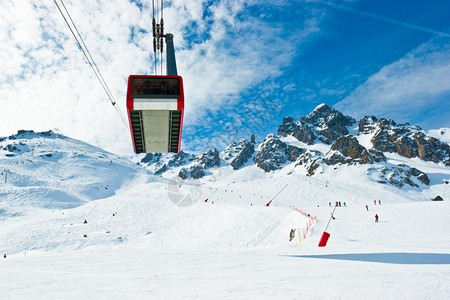 阿尔卑斯山滑雪度假胜图片
