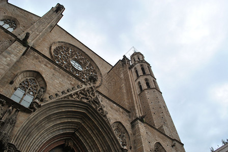 这是巴塞罗那的一座教堂圣玛利亚德尔图片