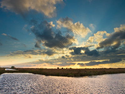 湿地自然保护区上方多彩图片