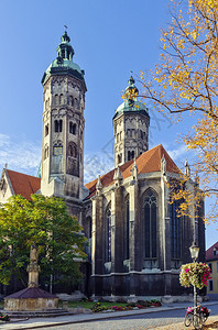会业晚会圣彼得和圣保罗的Naumburger大教堂是罗曼内斯克晚会以及古代早晚会的重要建筑工程背景