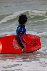 西班牙卡迪兹圣费尔南多坎波索托海滩Surf和BymberboardImpoxibol第二锦标赛上水背景图片