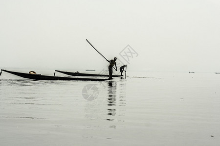 缅甸茵莱湖的渔民图片