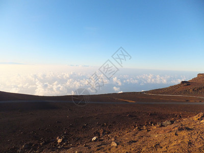 夏威夷Maui地区HaleakalaCraterer的Sun图片