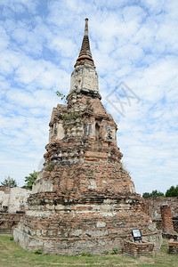 泰国大城府玛哈泰寺损坏的宝塔图片