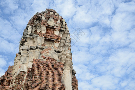 泰国大城府玛哈泰寺损坏的宝塔图片