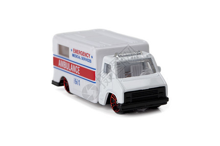 白色表面隔离的一辆救护车玩具车图片