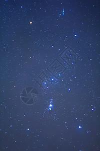 在夜空的特写猎户星座图片