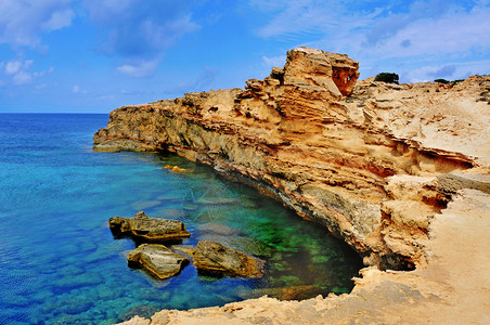 西班牙巴利阿里群岛Formentera的PuntadeSaPed图片