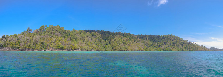 海和蓝天全景图片