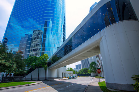 休斯顿市中心的摩天大楼有镜像蓝图片