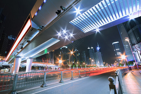 上海现代办公大楼背景的光线路图片