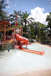度假村的游泳池和娱乐设施图片