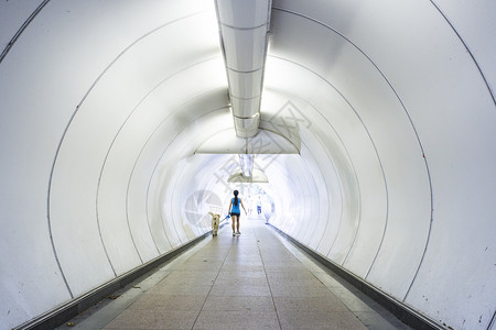 隧道通往成功企业的出路图片