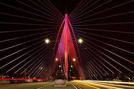 这座桥是晚上在布城拍的图片