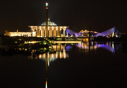 晚上从布城桥上看到的布城景图片
