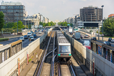 巴黎地铁的气动轮无人驾驶列车图片