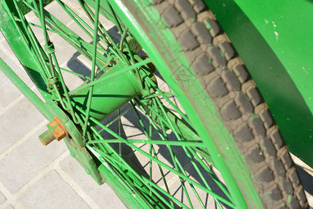 绿色亚洲人力车轮子图片