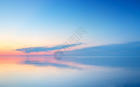 下山时海浪平静夏图片