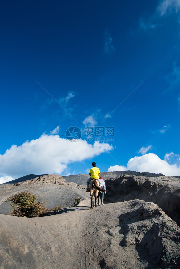 活跃火山是旅游景点中最受欢迎的景点之一图片