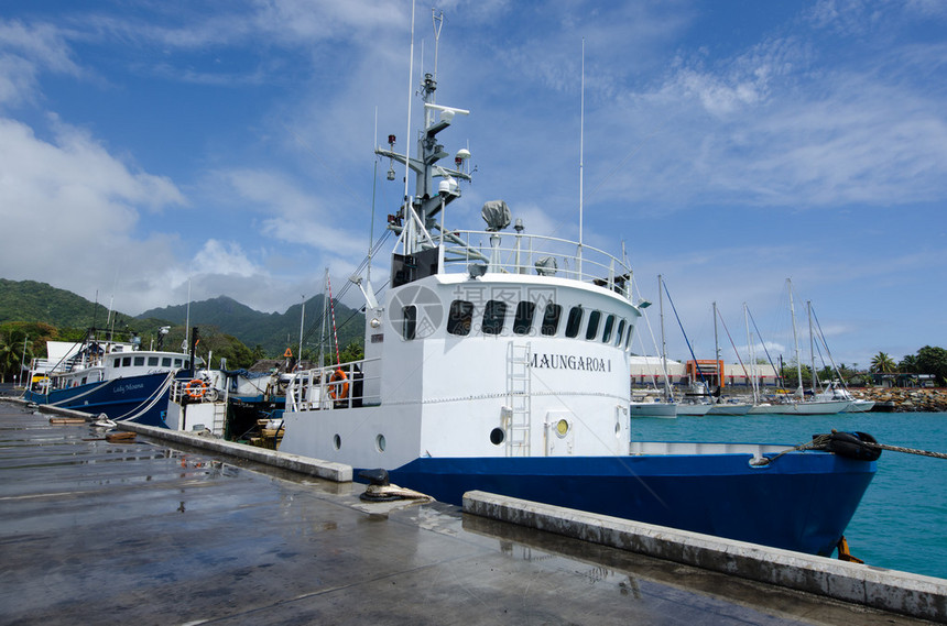 2013年日在阿瓦蒂乌港的岛际货船库克群岛礁石通道太窄或太浅图片