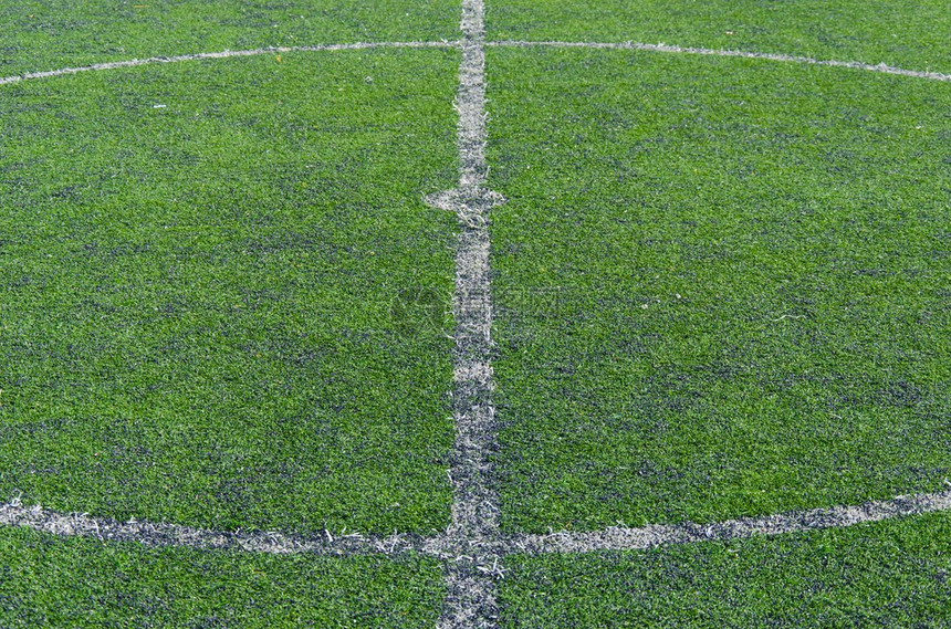 足球场绿草场的白线图片