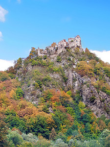 StarhradStrecno城堡的多彩秋景图片