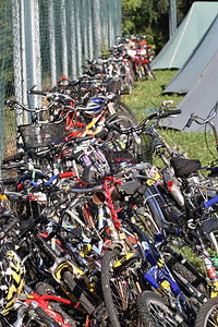 国内骑自行车者集会期间的自行车踏脚车图片