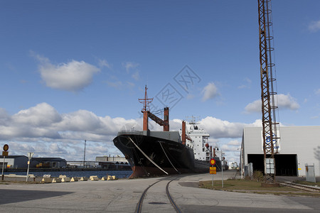 码头的货船图片