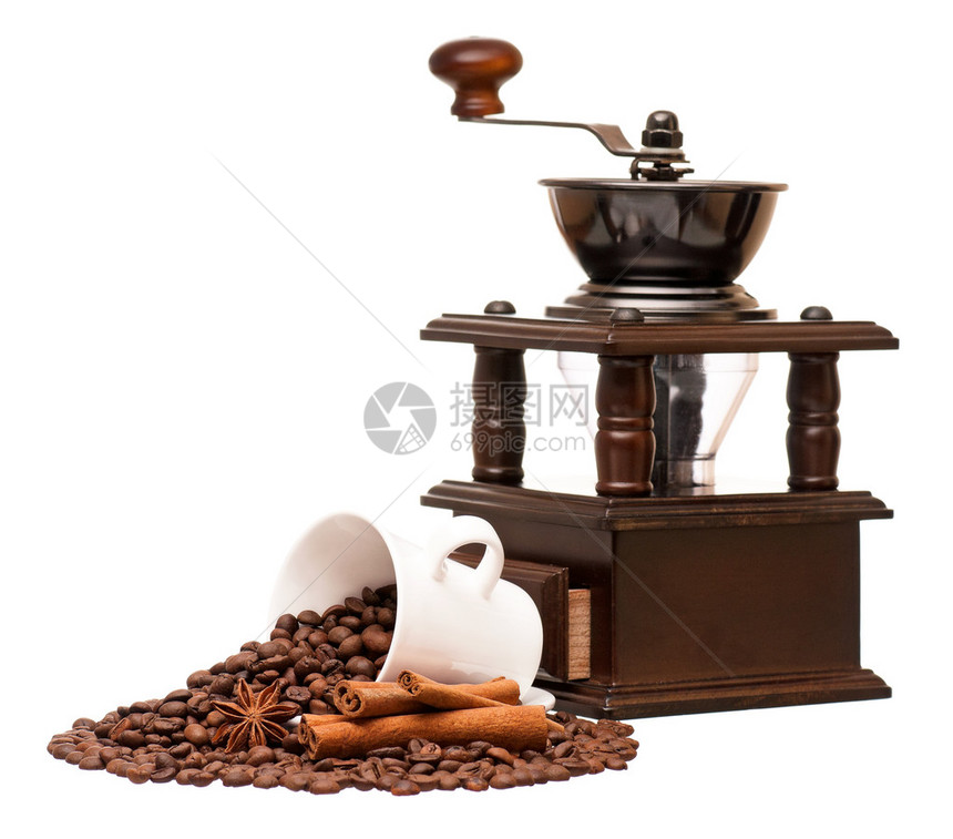 有咖啡豆和咖啡杯的手工咖啡研磨图片