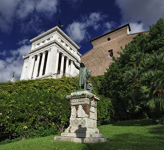 意大利罗马青铜雕像和维多利亚宫图片