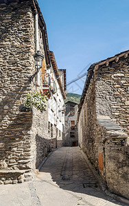 街与石屋位于西班牙韦斯卡省的贝纳斯克图片