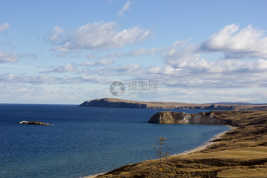 位于俄罗斯Baikal湖上空的美丽全景图片