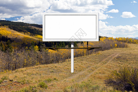 在科罗拉多州沿金瀑布的山道上广告图片