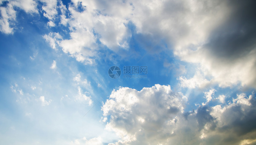 蓝天白云和太阳图片