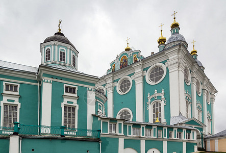 圣母升天大教堂从高耸的大教堂山上统治着斯摩棱斯克市图片