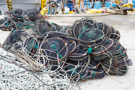 捕捞渔业的空陷阱图片