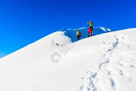 万科松花湖滑雪场在斯洛文尼亚卡拉万克山脉Kosuta山脊上背景