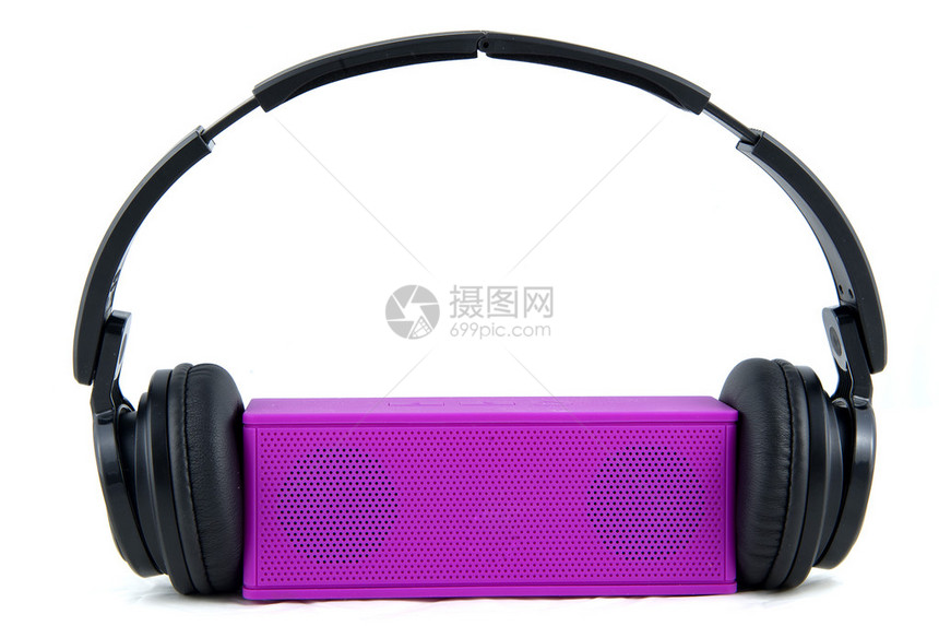 黑色耳机和紫色扬声器白图片