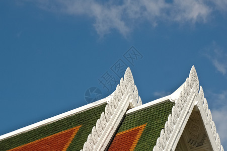 泰国寺庙装饰和蓝天屋顶图片