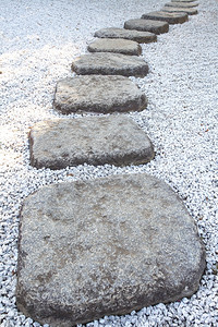 日本庭园中的禅石道图片