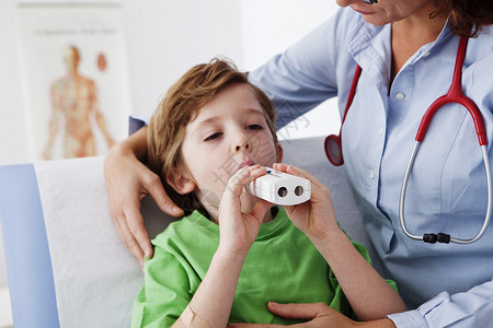 功能检查在儿童中的呼吸图片