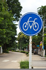 自行车标志路上的自行车道图片