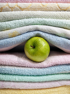 将毛巾分拣为清洁与卫生的概念图片