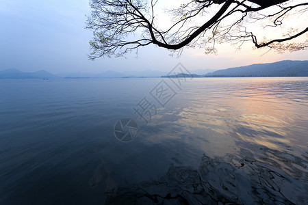 傍晚的杭州西湖图片